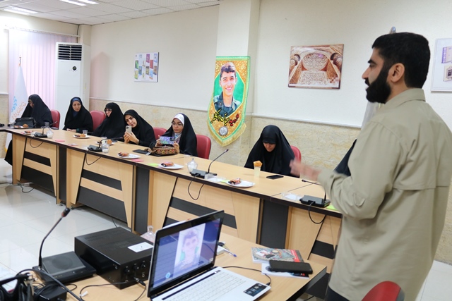 ویژهبرنامه «دمی با شهیدان» در کتابخانه مرکزی سمنان برگزار شد