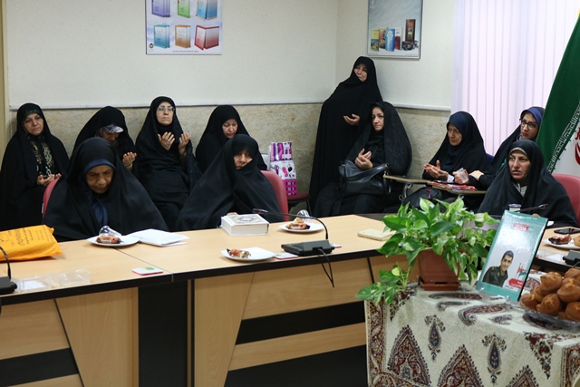 ویژهبرنامه «دمی با شهیدان» در کتابخانه مرکزی سمنان برگزار شد