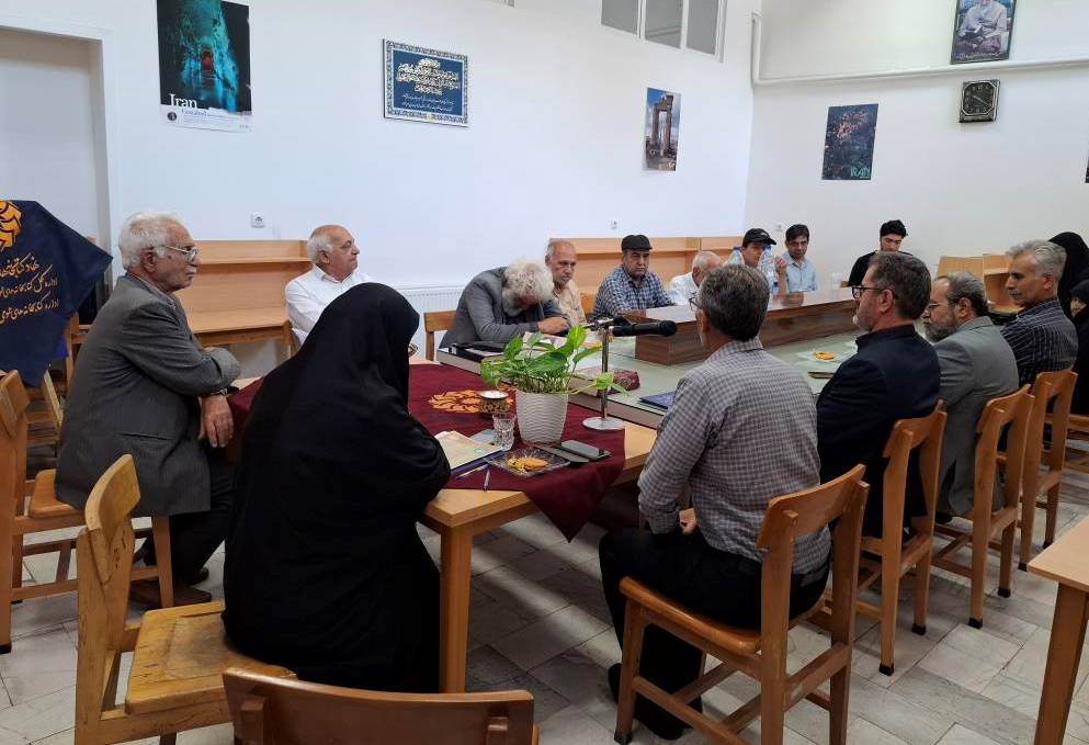 آیین رونمایی از کتاب «روشن تر از ستاره» در شهرستان گناباد برگزار شد