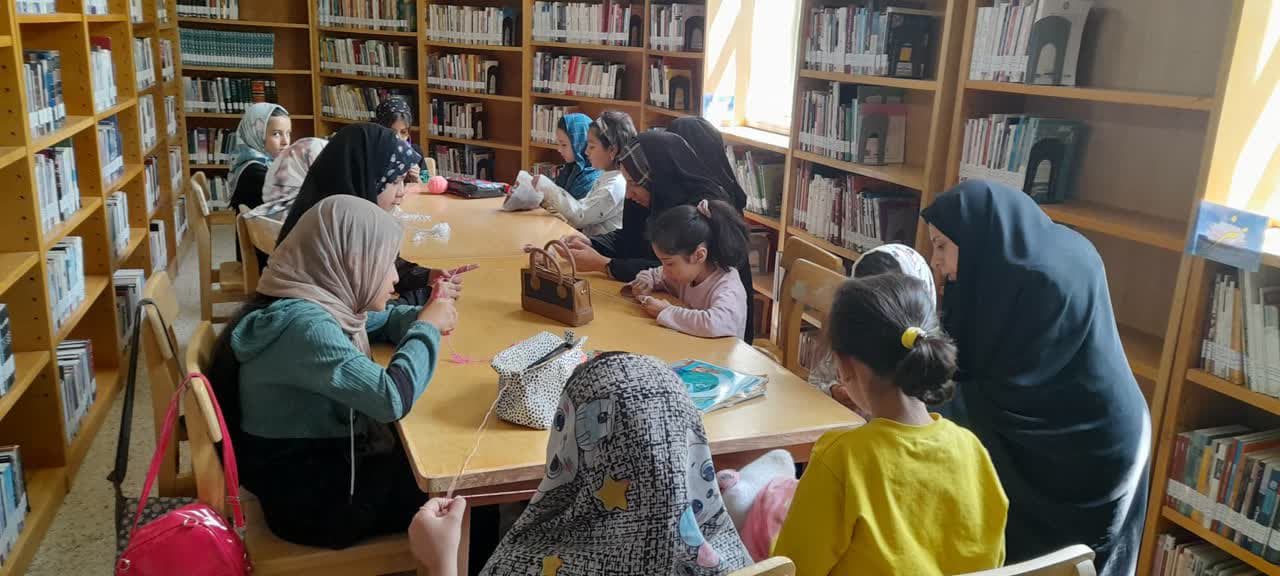 روایتی از خدمات دهی کتابداران به اعضای کتابخانه‌های عمومی استان مرکزی