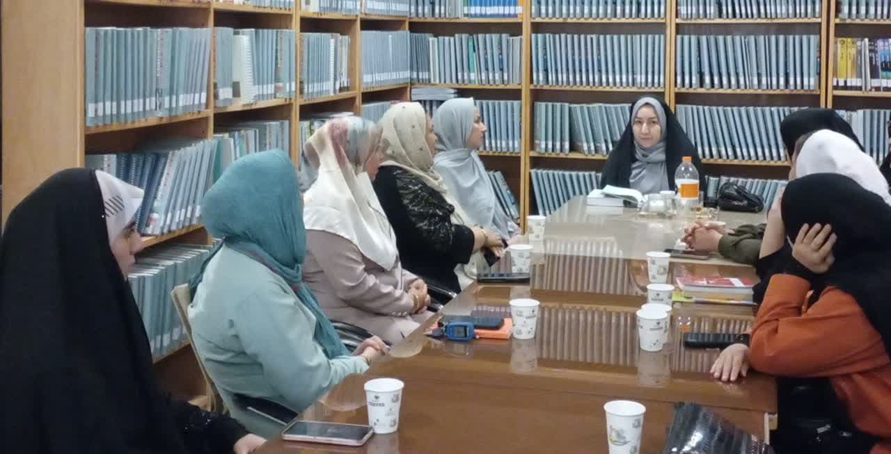 روایتی از خدمات دهی کتابداران به اعضای کتابخانه‌های عمومی استان مرکزی