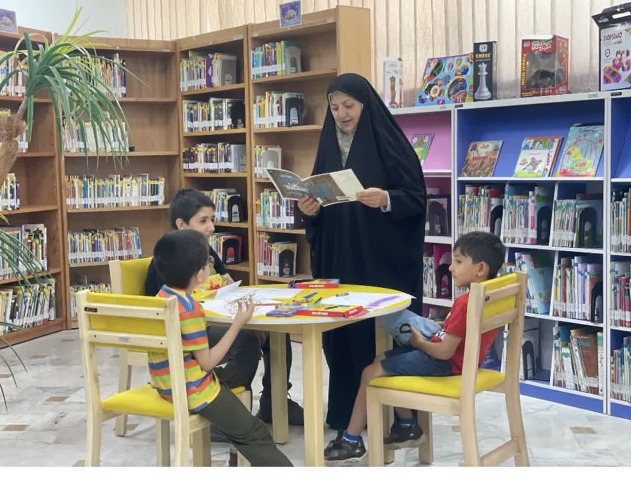 روایتی از خدمات دهی کتابداران به اعضای کتابخانههای عمومی استان مرکزی