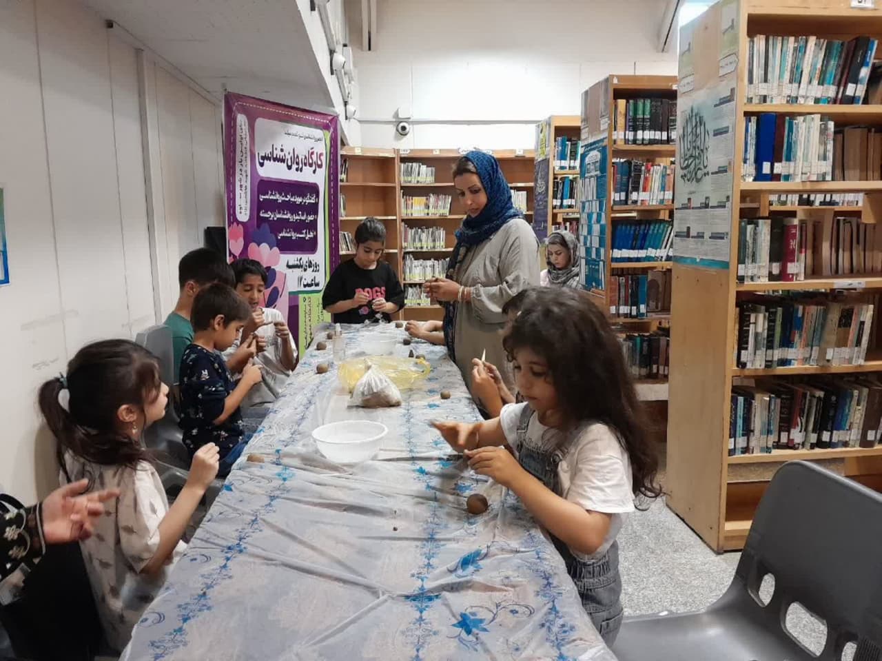 روایتی از خدمات دهی کتابداران به اعضای کتابخانه‌های عمومی استان مرکزی