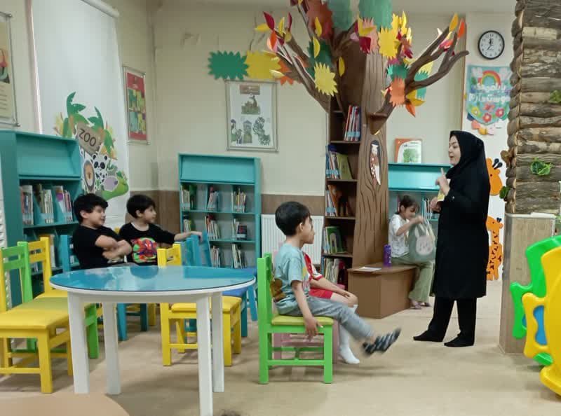 روایتی از خدمات دهی کتابداران به اعضای کتابخانه‌های عمومی استان مرکزی