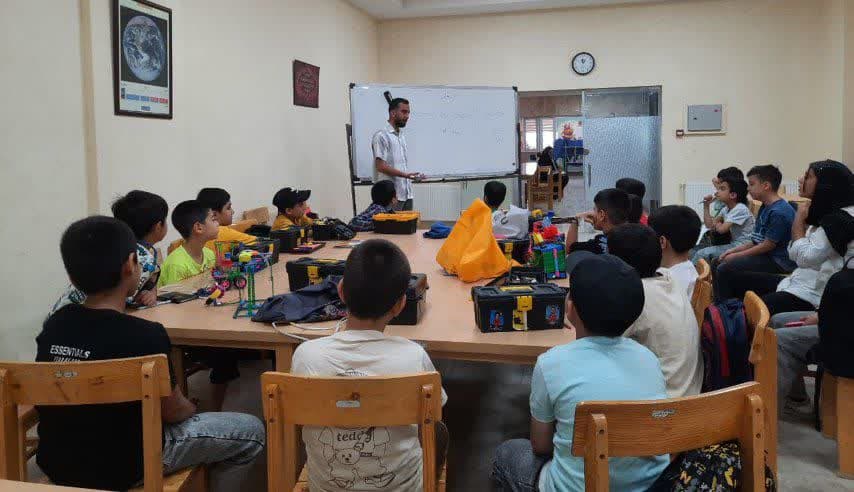 روایتی از خدمات دهی کتابداران به اعضای کتابخانههای عمومی استان مرکزی