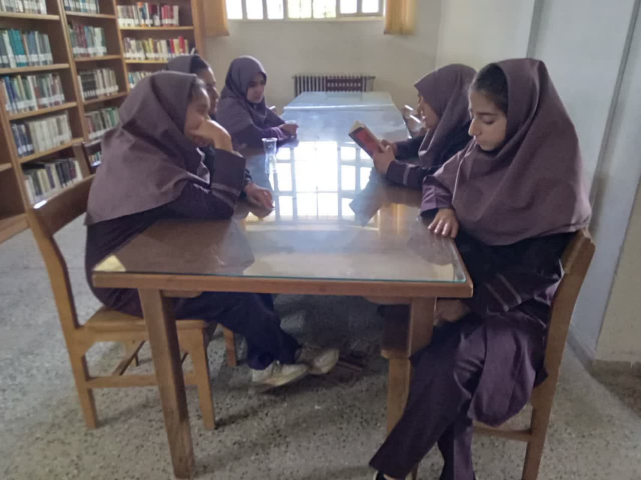 روایتی از خدمات دهی کتابداران به اعضای کتابخانه‌های عمومی استان مرکزی