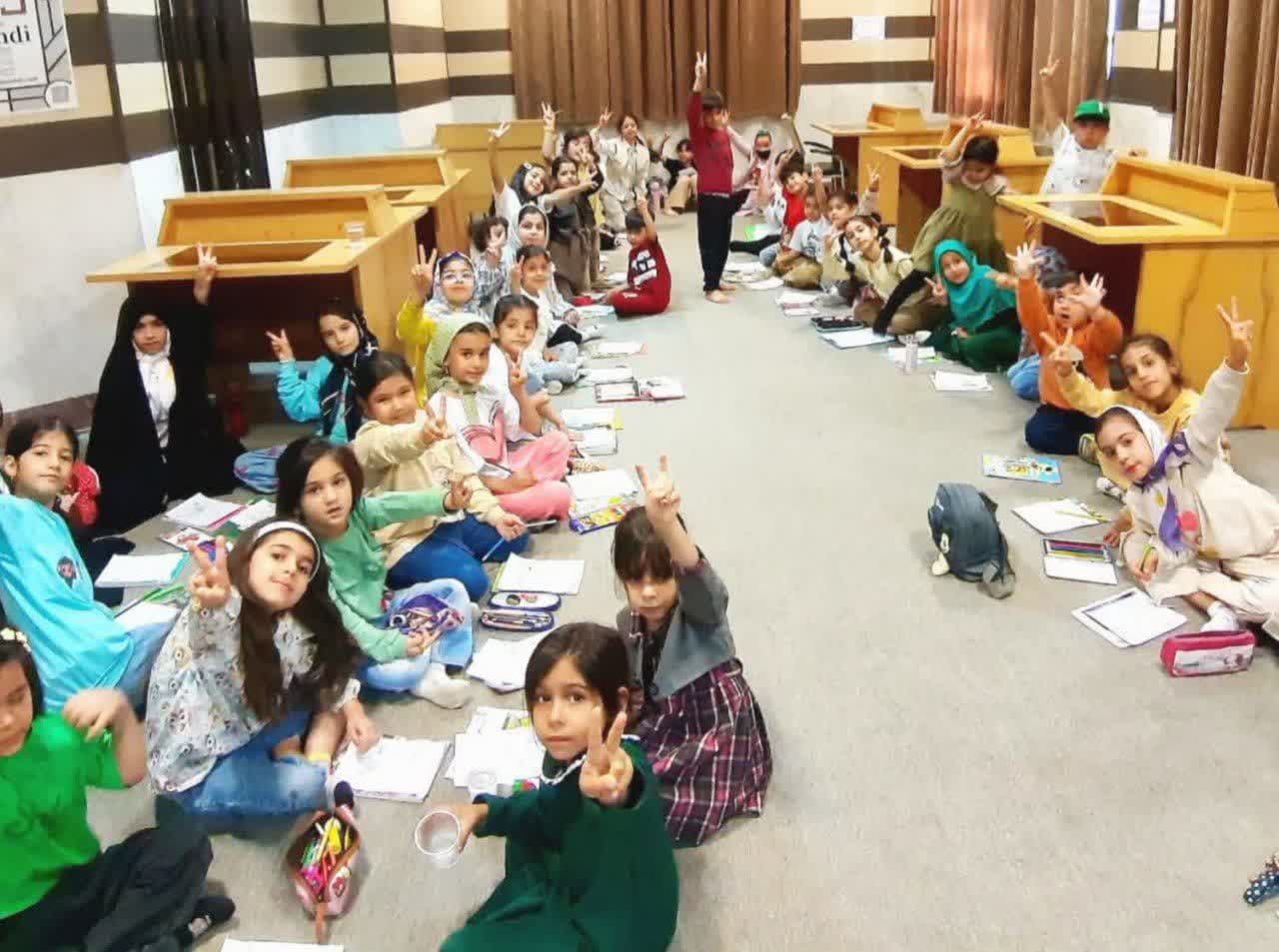 روایتی از خدمات دهی کتابداران به اعضای کتابخانه‌های عمومی استان مرکزی