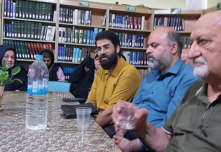 در جبهه حق تا نفس داریم میمانیم