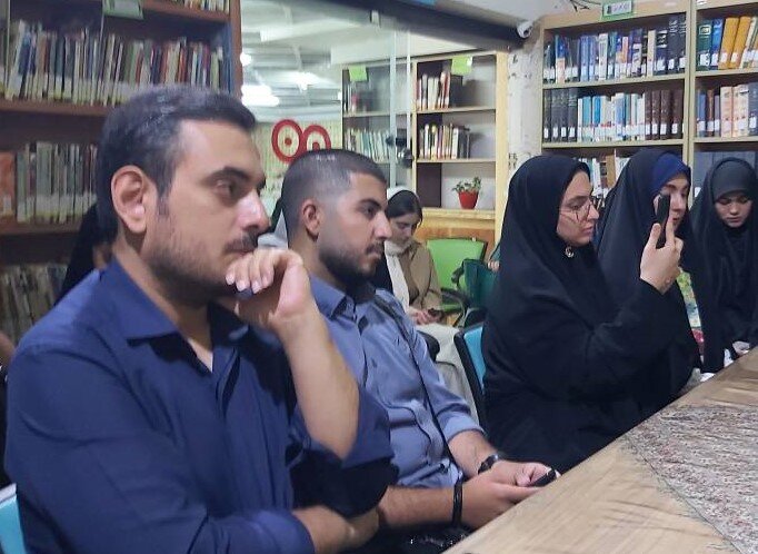 در جبهه حق تا نفس داریم میمانیم