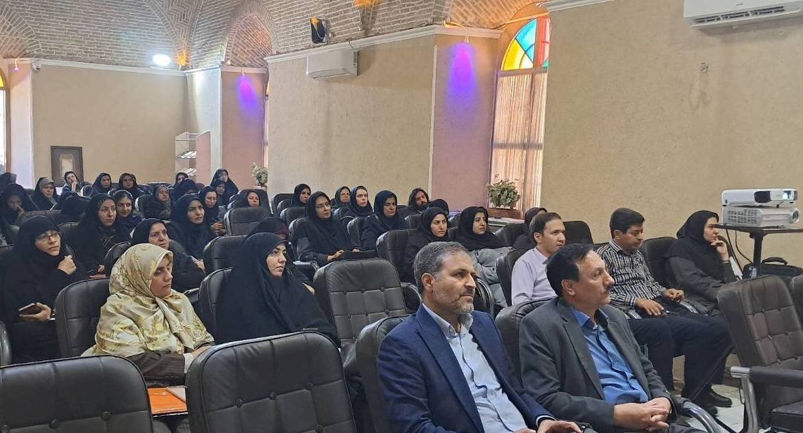 کارگاه آموزشی راه اندازی کسب و کارهای کوچک و مشاغل خانگی برگزار شد