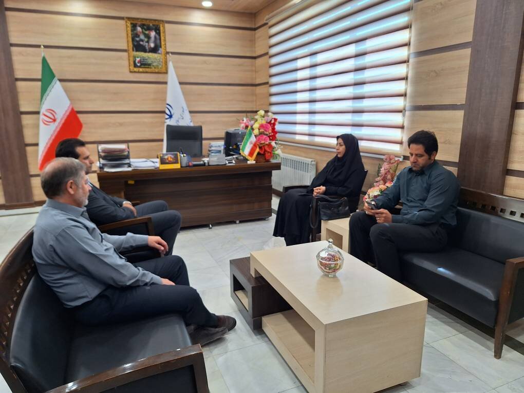 دیدار مدیرکل کتابخانههای عمومی ایلام با سرپرست اداره کل راه و شهرسازی استان