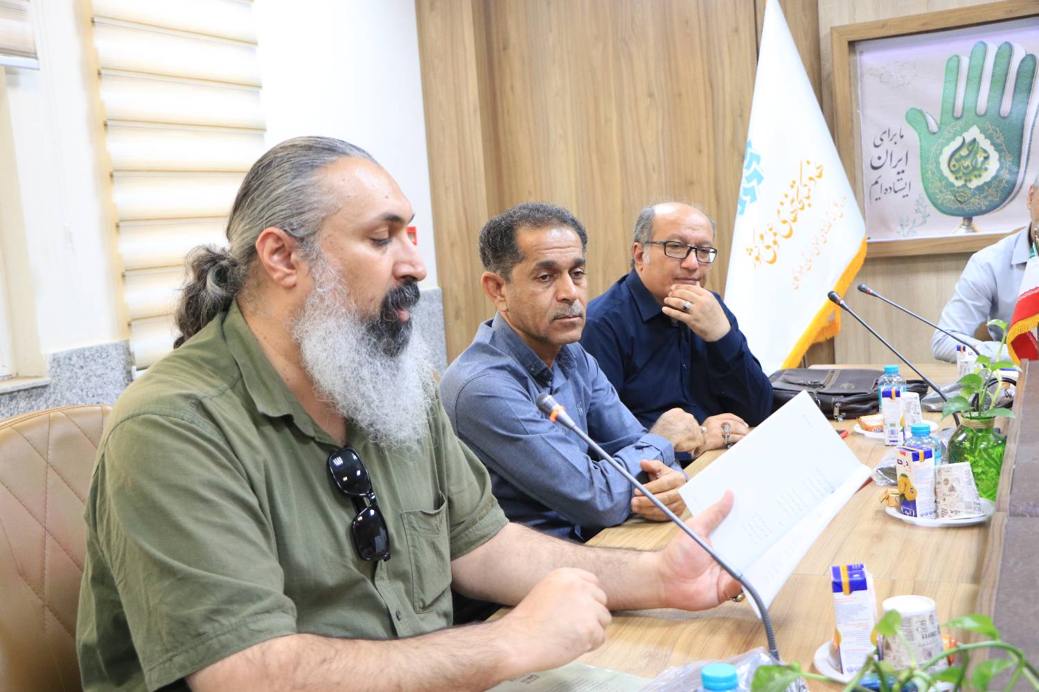 شاعران و هنرمندان نقش موثری در همبستگی و اتحادملی در جنگ تحمیلی رژیم اشغالگر قدس داشتند