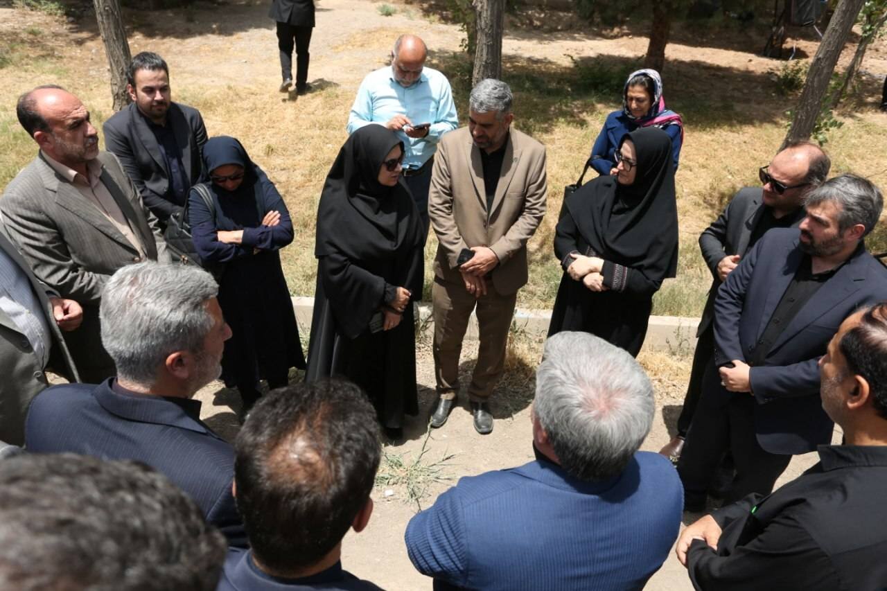 کلنگ احداث کتابخانه مرکزی تاکستان در زمین ۳۰ میلیاردی به زمین خورد/ آغاز ساخت کتابخانه ای مدرن در قلب تاکستان