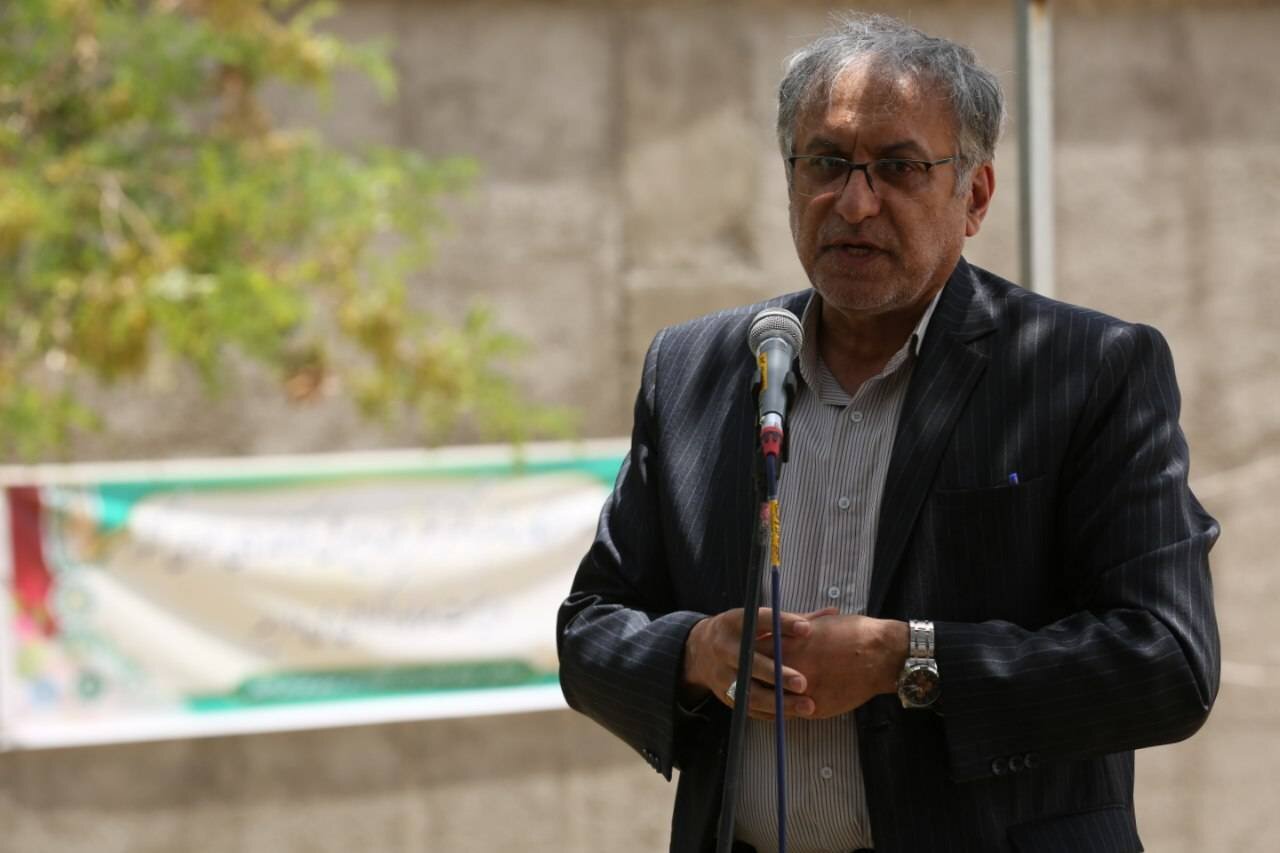 کلنگ احداث کتابخانه مرکزی تاکستان در زمین ۳۰ میلیاردی به زمین خورد/ آغاز ساخت کتابخانه ای مدرن در قلب تاکستان