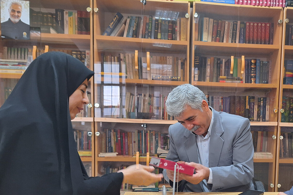 دیدار مدیرکل کتابخانه‌های عمومی استان با رئیس اتاق اصناف ایلام