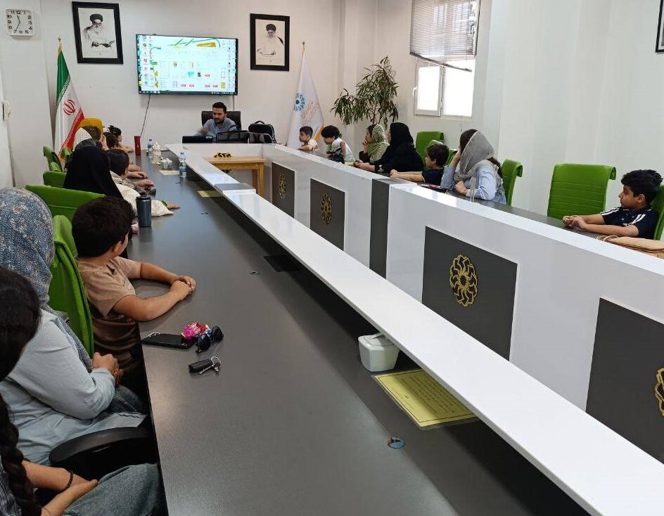 تجلیل از نویسندگان جشنواره «کتاب‌ دوستان کوچک» در کتابخانه مرکزی آیت‌الله مهمان‌نواز بجنورد