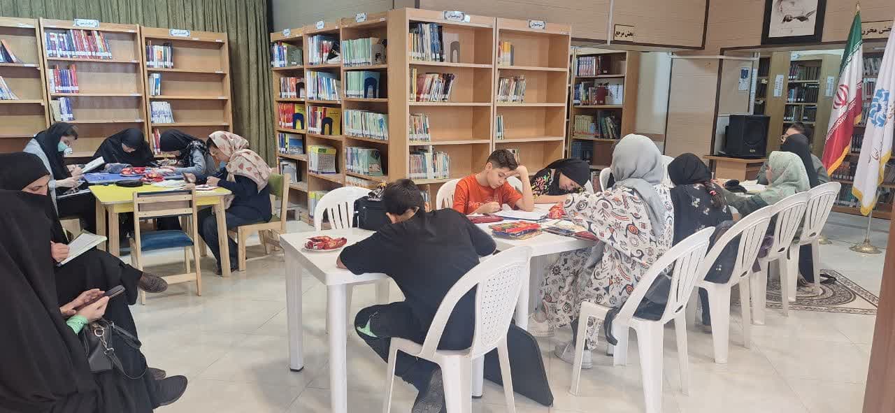 طنین حماسه و هنر در کتابخانههای عمومی استان مرکزی