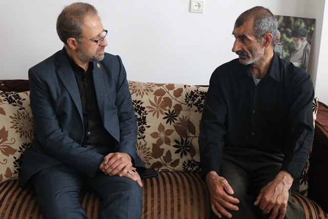 دیدار و گفت و گوی مدیرکل کتابخانههای عمومی استان سمنان با خانواده شهید حمله رژیم صهیونیستی