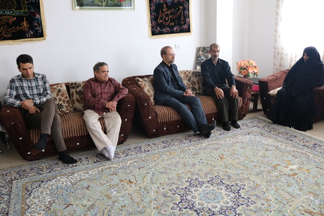 دیدار و گفت و گوی مدیرکل کتابخانه‌های عمومی استان سمنان با خانواده شهید حمله رژیم صهیونیستی