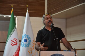 ایستاده برای ایران