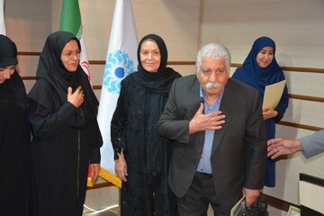 ایستاده برای ایران