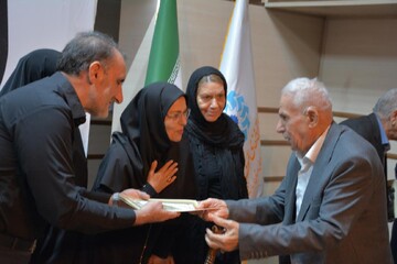 ایستاده برای ایران