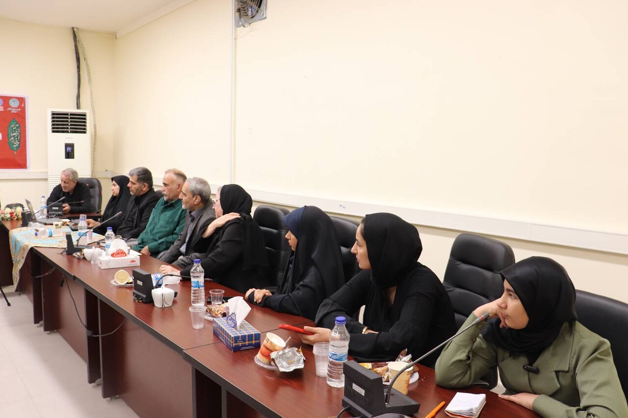 محفل شعر «ایستاده برای ایران حسینی» در گرگان برگزار شد