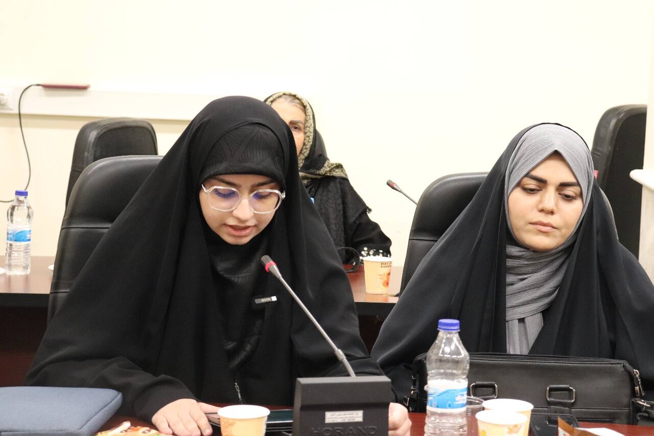 محفل شعر «ایستاده برای ایران حسینی» در گرگان برگزار شد