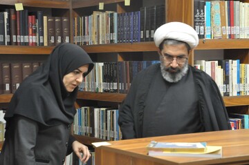 بازدید حجت الاسلام علی کاظمی گیلانی، نماینده مردم گیلان در مجلس خبرگان رهبری از کتابخانه مرکزی رشت