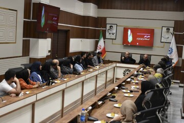 محفل شعر «ایستاده برای ایران»