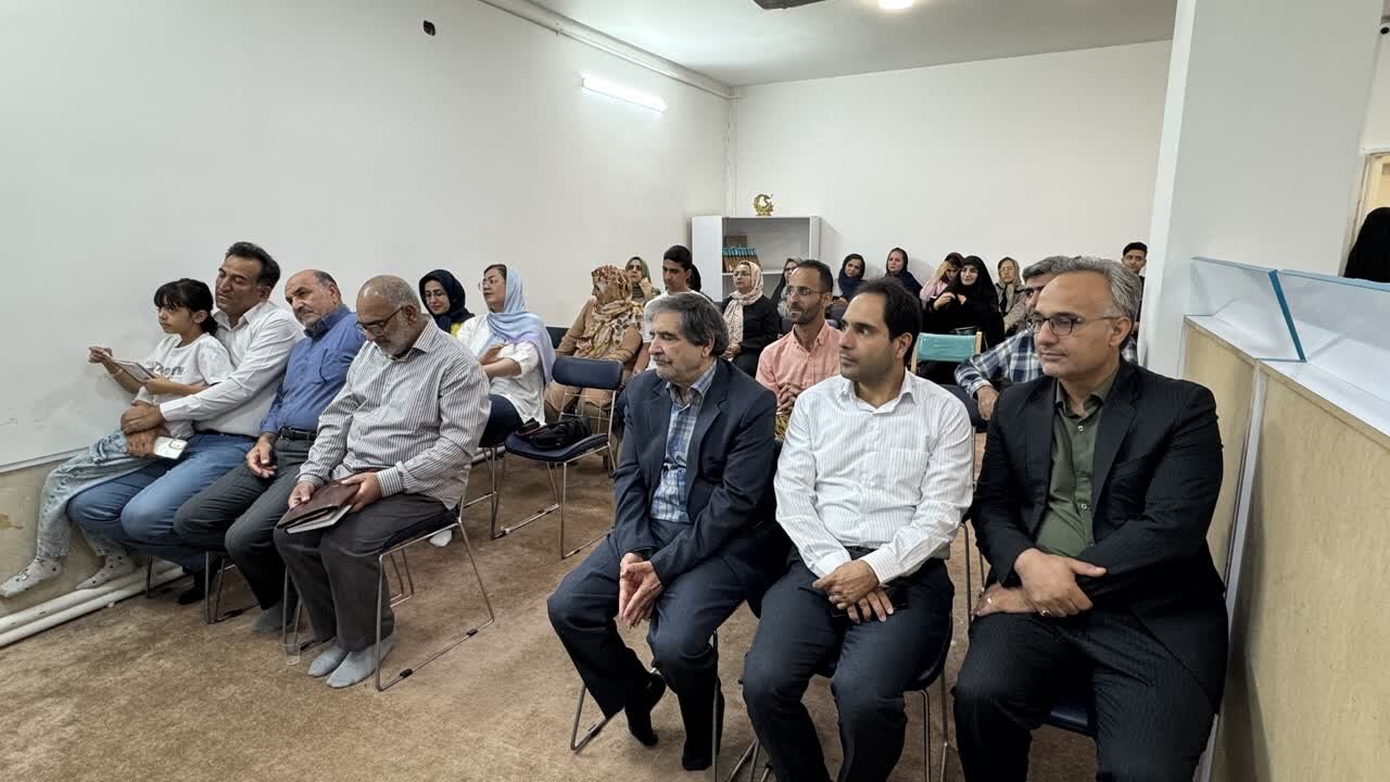 ویژه برنامه عصر شعر با عنوان «ایستاده برای ایران» در یزد برگزار شد