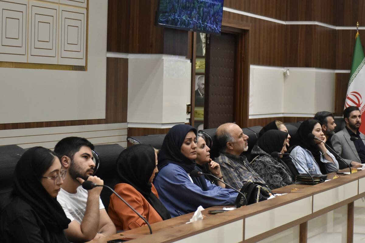 محفل شعر «ایستاده برای ایران» در آذربایجان شرقی برگزار شد