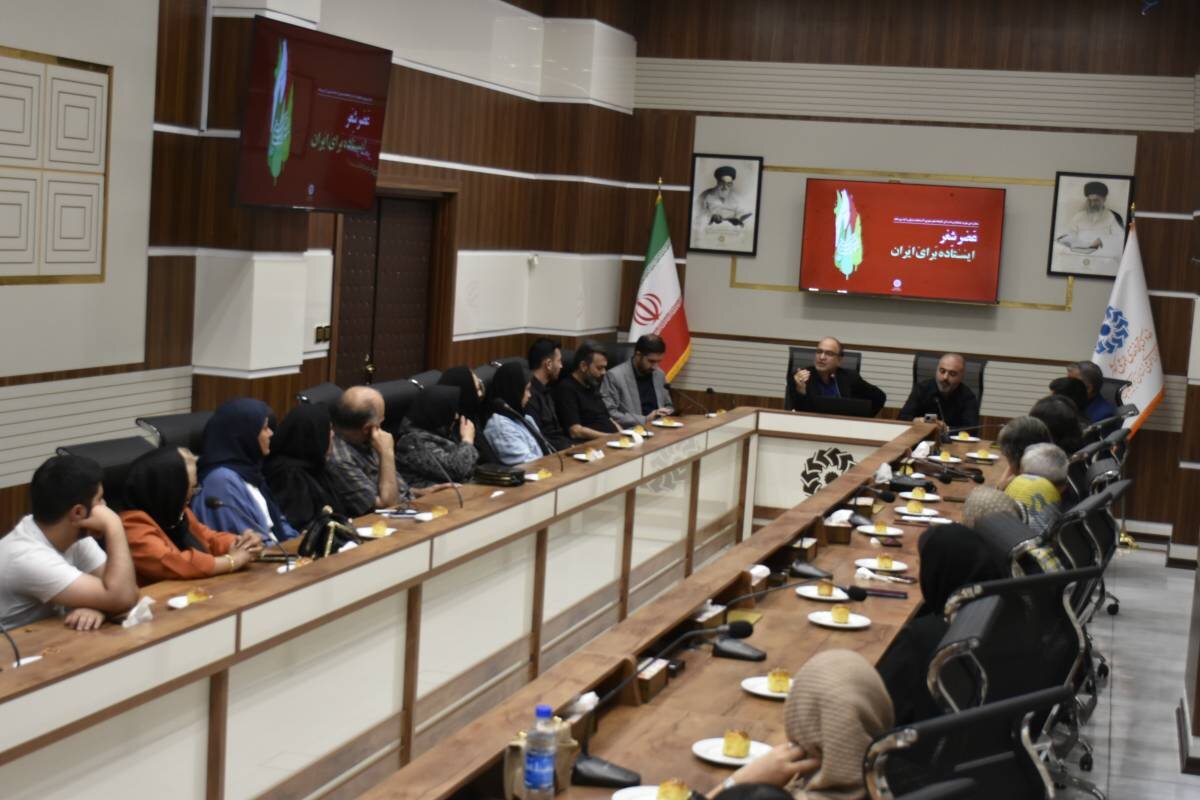 محفل شعر «ایستاده برای ایران» در آذربایجان شرقی برگزار شد