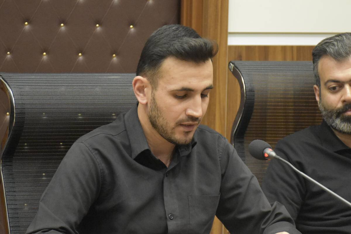 محفل شعر «ایستاده برای ایران» در آذربایجان شرقی برگزار شد