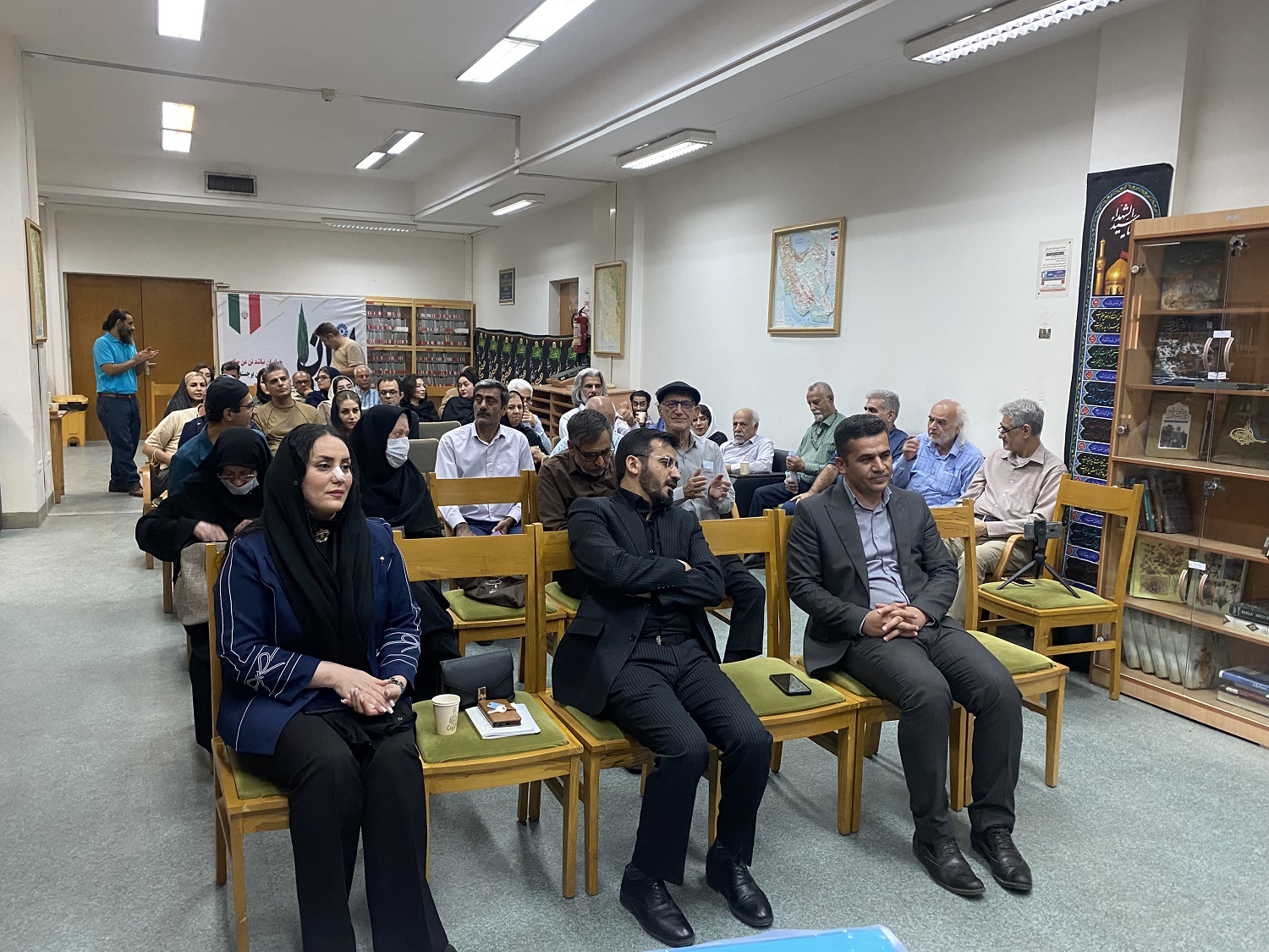 ایستاده برای ایران