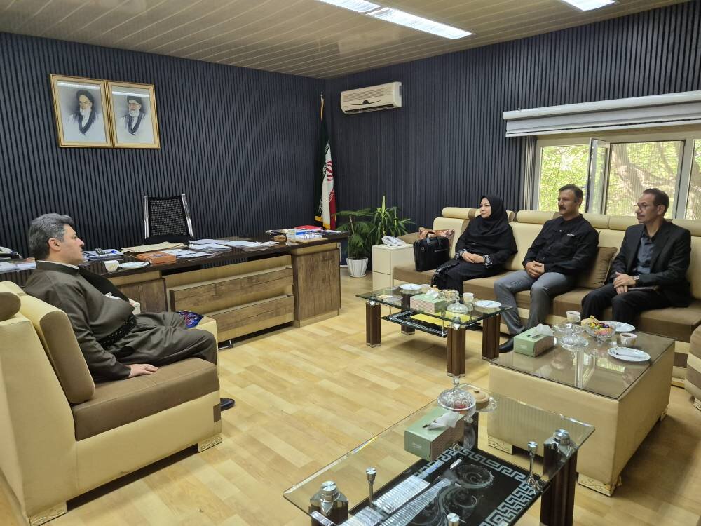 مدیرکل کتابخانه‌های عمومی کردستان با فرماندار مریوان دیدار کرد