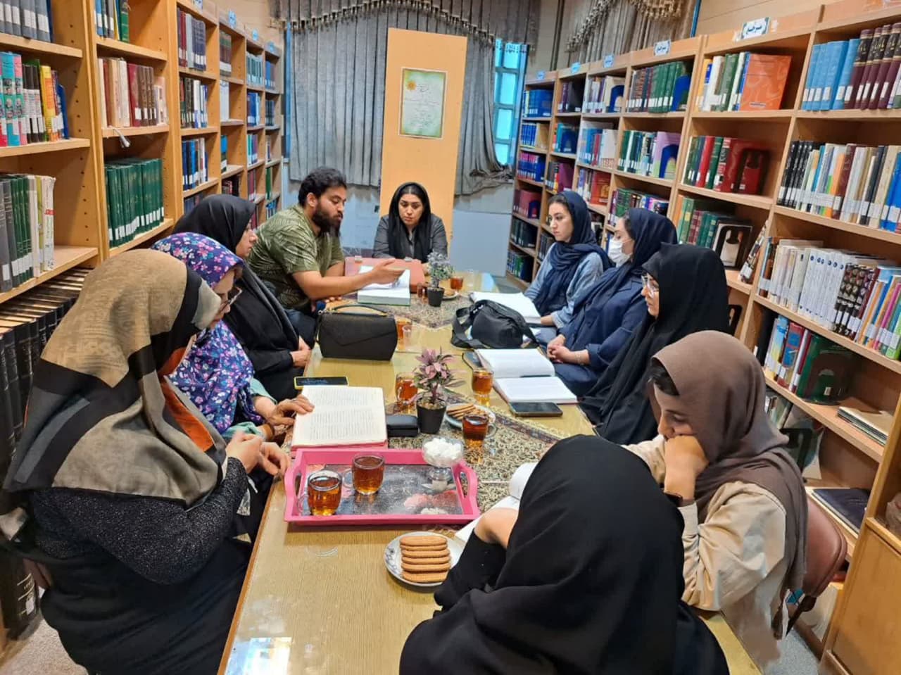 از محفل ادبی شاهنامه‌خوانی و آموزش داستان‌نویسی تا تدبر در قرآن