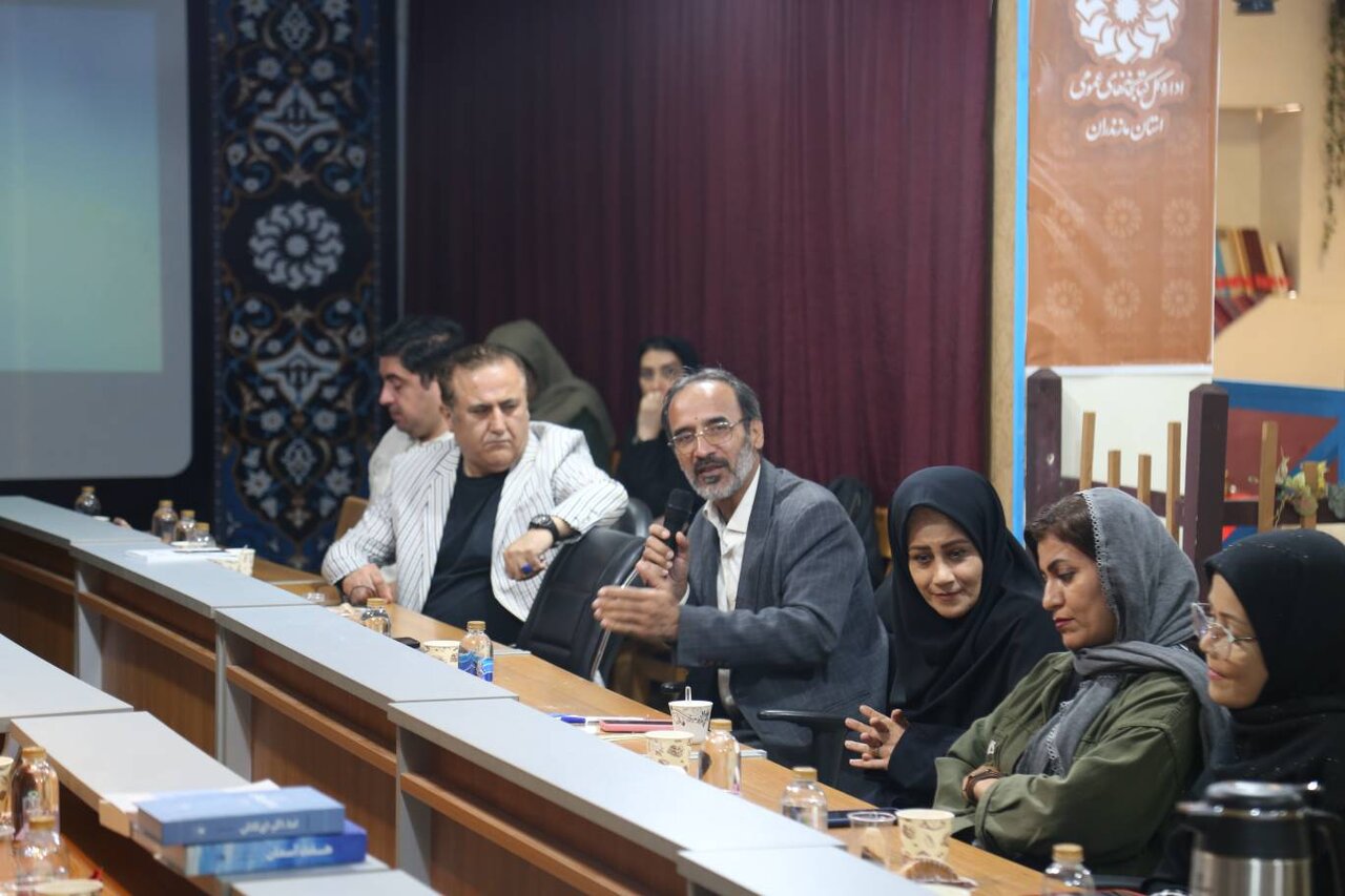 آیین تجلیل از نویسنده و شاعر مازندرانی با حضور مدیرکل کتابخانه‌های عمومی برگزار شد