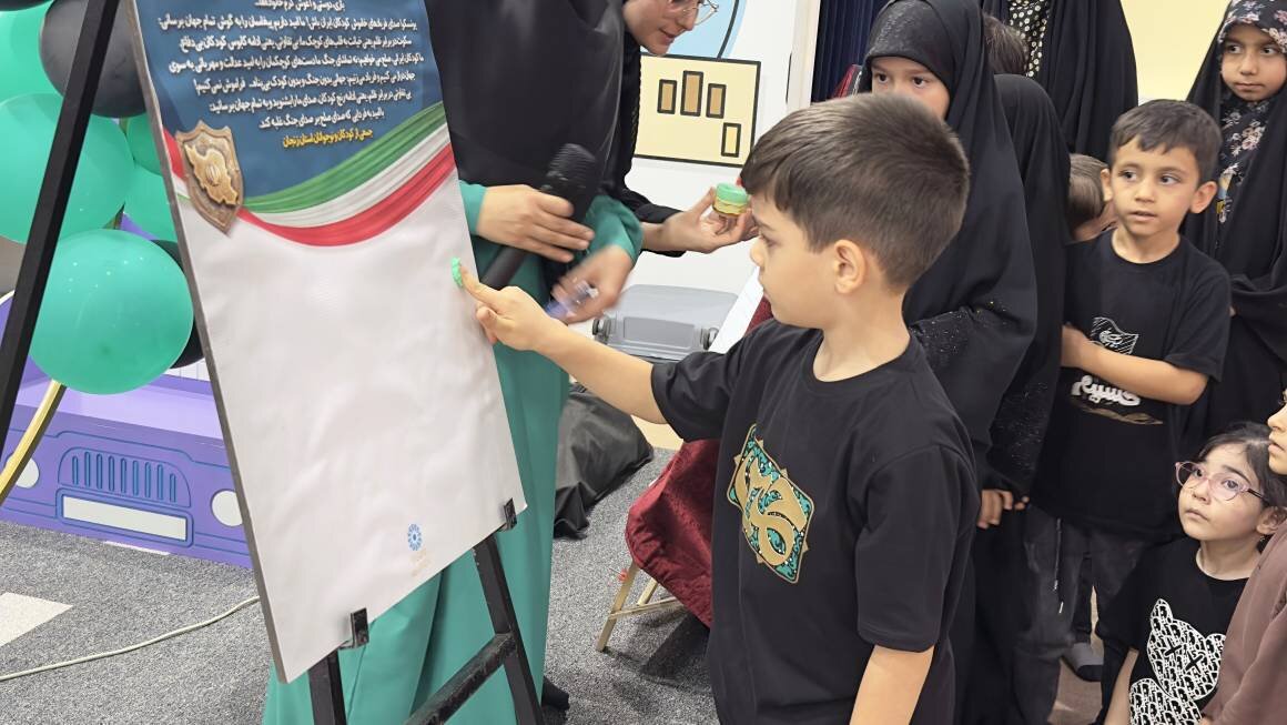 ویژهبرنامه «فرزندان قهرمان» در کتابخانه هدهدسفید زنجان برگزار شد