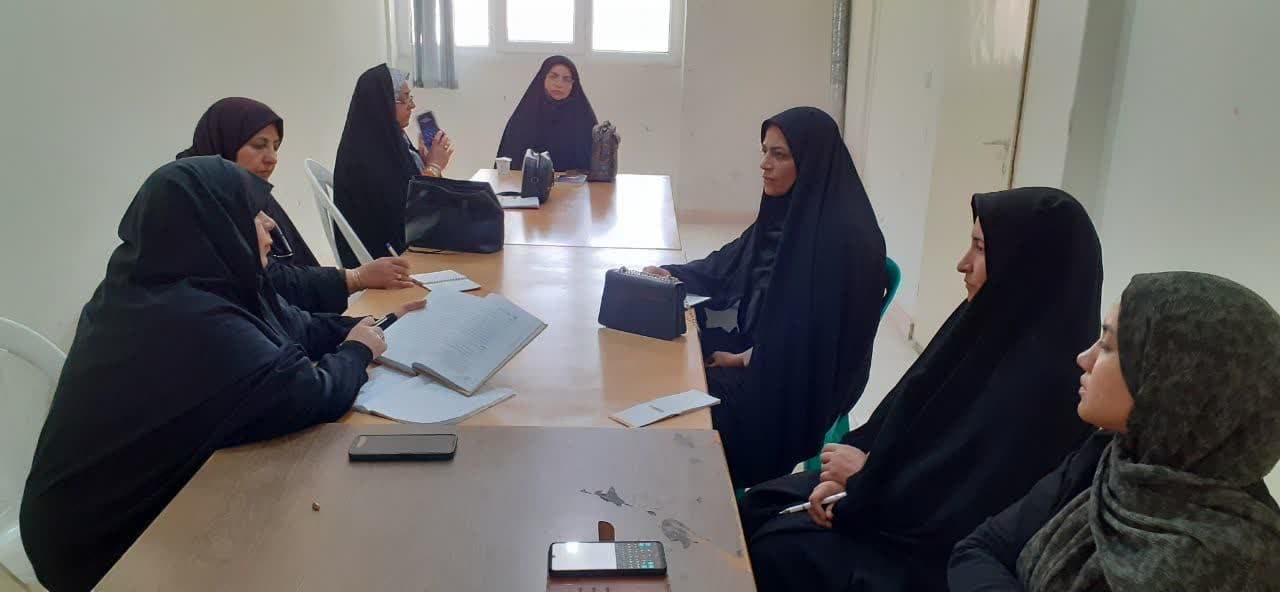 از محفل ادبی شاهنامهخوانی و آموزش داستاننویسی تا تدبر در قرآن