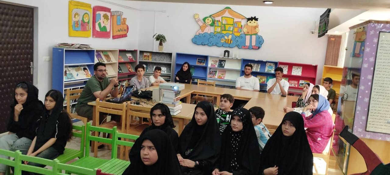 سلسله نشست‌های تبیینی «چون سرو می‌روید»، در کتابخانه‌های عمومی زنجان برگزار شد