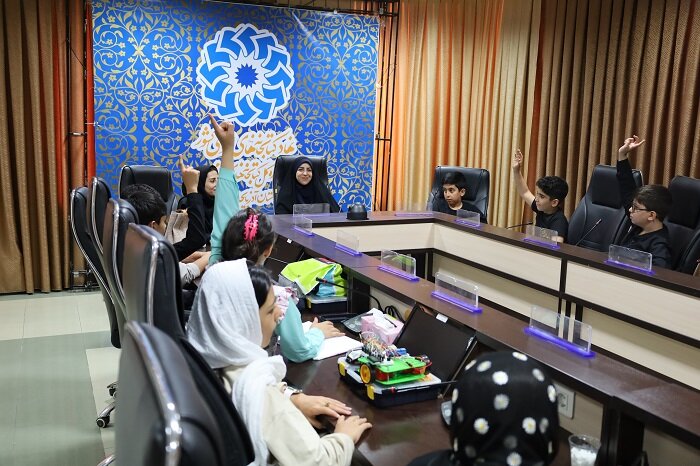 تجلیل از اعضای محفل ادبی کودک و نوجوان «دنیز» کتابخانه مرکزی ارومیه