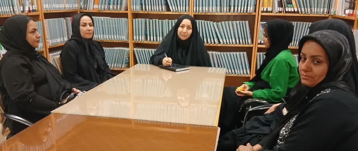 از محفل ادبی شاهنامهخوانی و آموزش داستاننویسی تا تدبر در قرآن