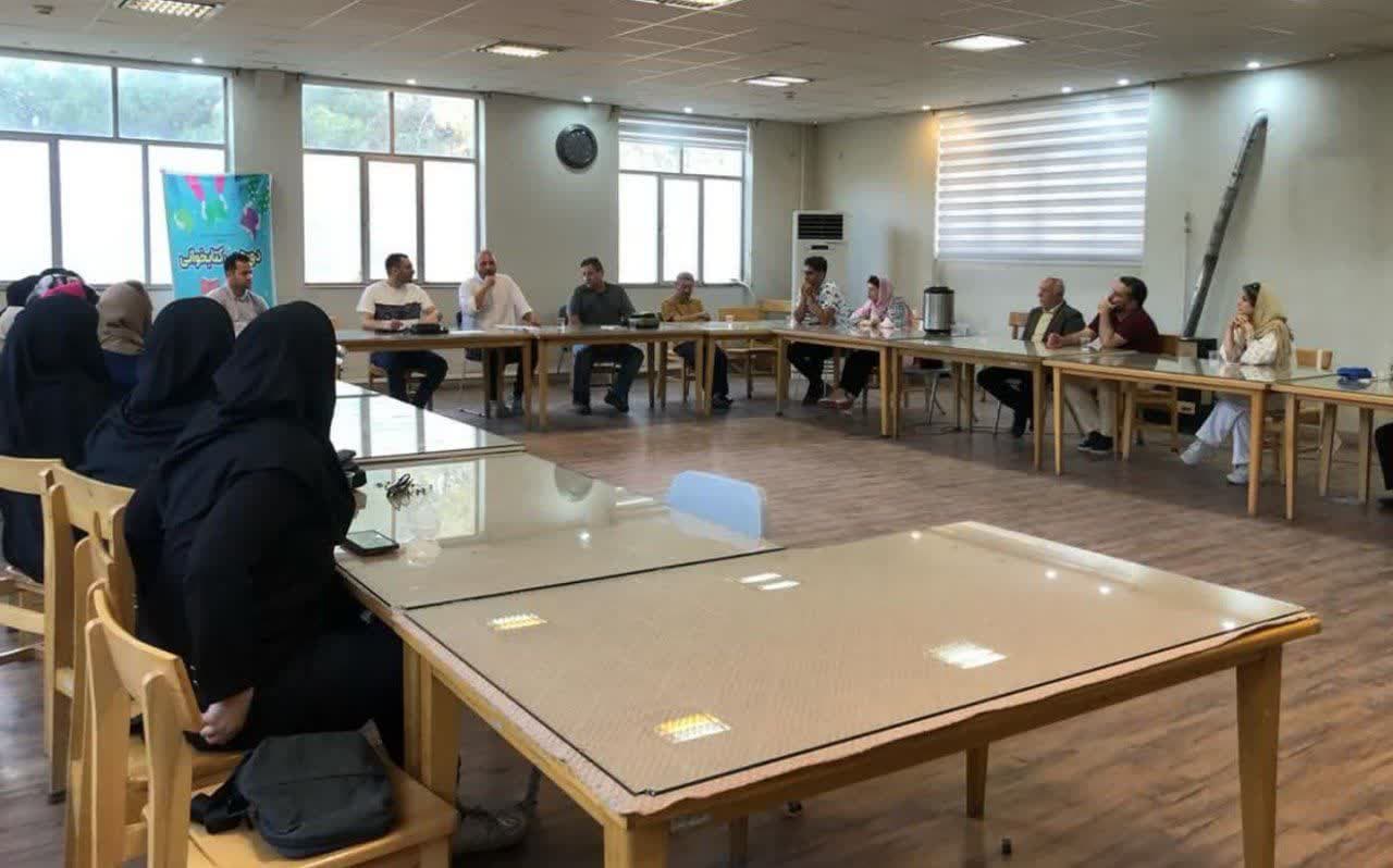 پویش ملی «ایستاده برای ایران» در کتابخانههای عمومی استان مرکزی