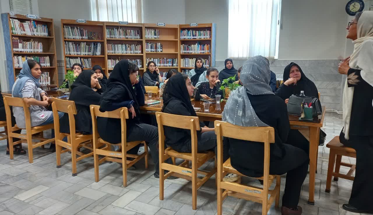 پویش ملی «ایستاده برای ایران» در کتابخانههای عمومی استان مرکزی