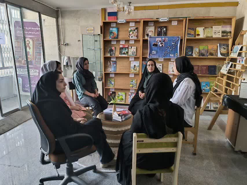 پویش ملی «ایستاده برای ایران» در کتابخانههای عمومی استان مرکزی