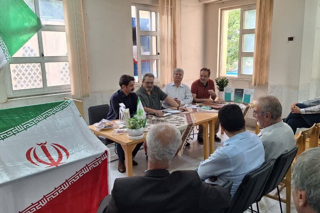 بر سر عهدیم از جان با امام عصر خویش/ هر چه امالفتنه بر بالای نی قرآن نهد