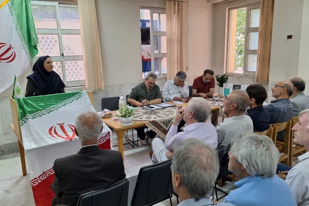 بر سر عهدیم از جان با امام عصر خویش/ هر چه ام‌الفتنه بر بالای نی قرآن نهد