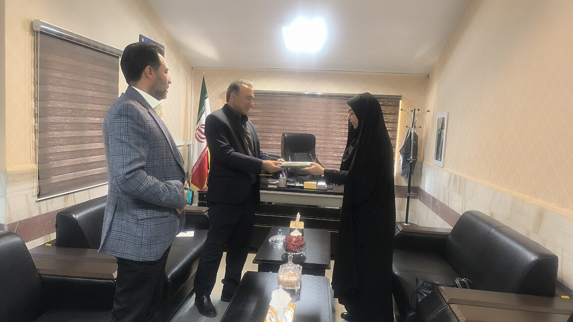 با ایجاد رغبت، باید کودکان و نوجوانان را با کتاب آشنا کنیم