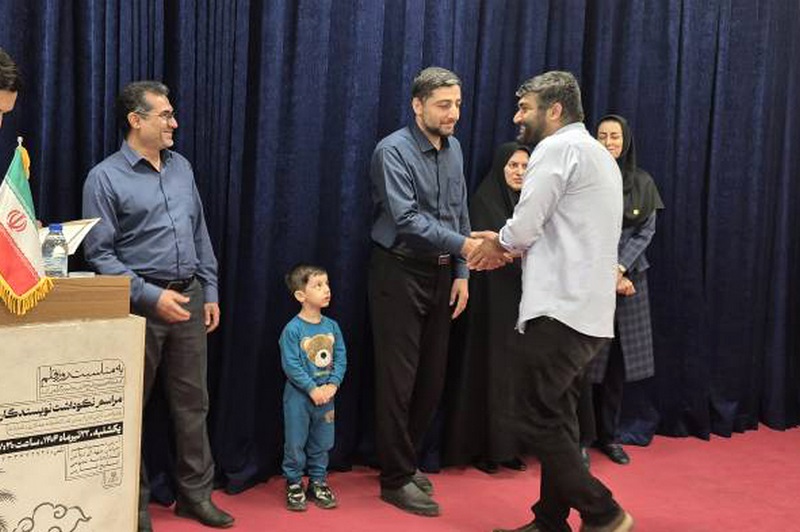 نویسندگان، پیونددهنده مخاطب با کتاب و پژوهش هستند